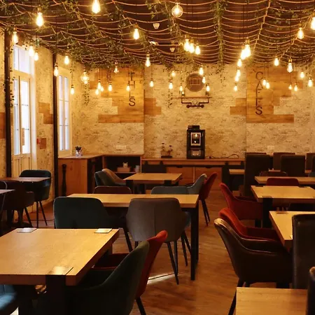 & Restaurant Le Patio 2* فيشي