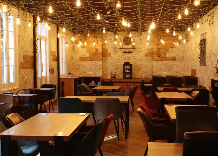 & Restaurant Le Patio 2* Vichy