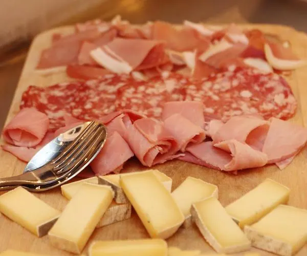 & Restaurant Le Patio Виши